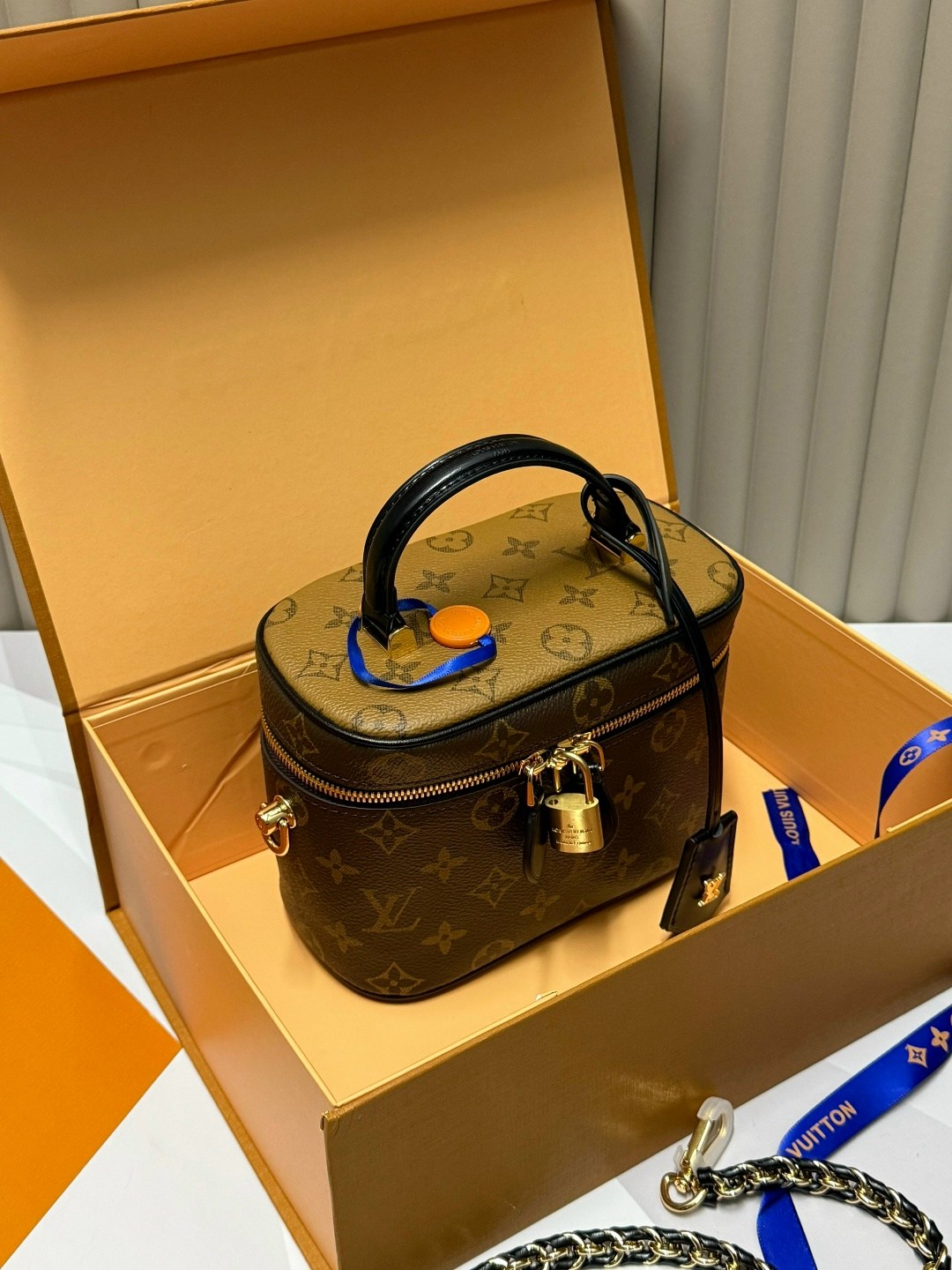 женская сумка louis vuitton,louis vuitton сумка на плечо ведро,сумка луи виттон через плечо,классическая сумка луи виттон,louis vuitton сумка