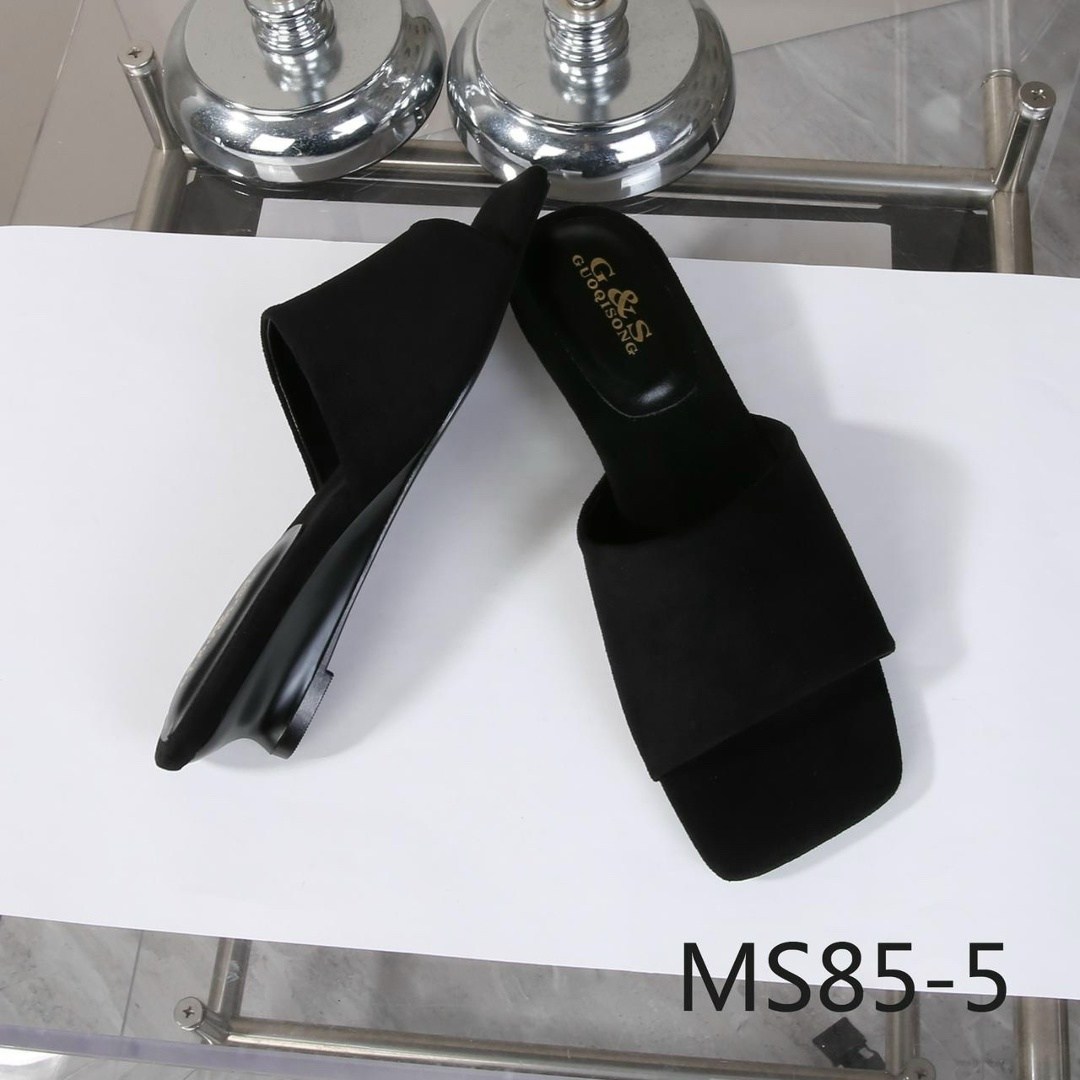 шлепанцы женские,тапочки на плоской подошве,модные тапочки,модные босоножки,модные шлепанцы