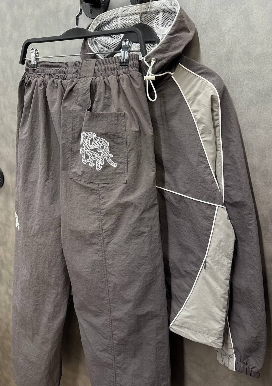 спортивный костюм мужской плащевой серого цвета,спортивный костюм мужской,костюм спортивный,серый спортивный костюм мужской,спорт костюм