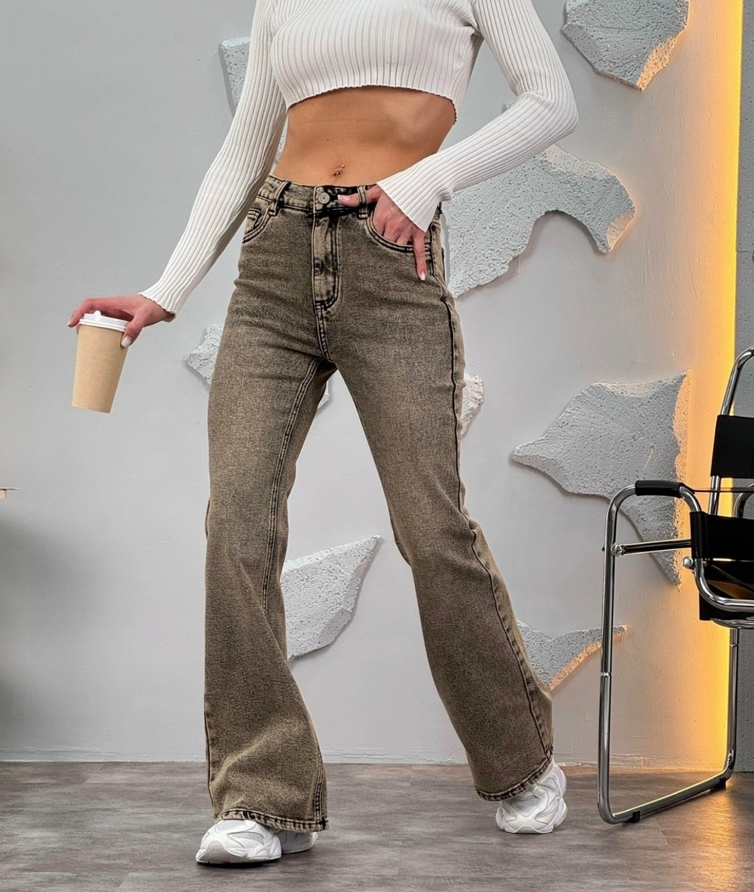 джинсы женские,удлиненные прямые джинсы с потертостями в стиле ретро,джинсы широкие,джинсы прямого кроя с элегантной рванкой,джинсы