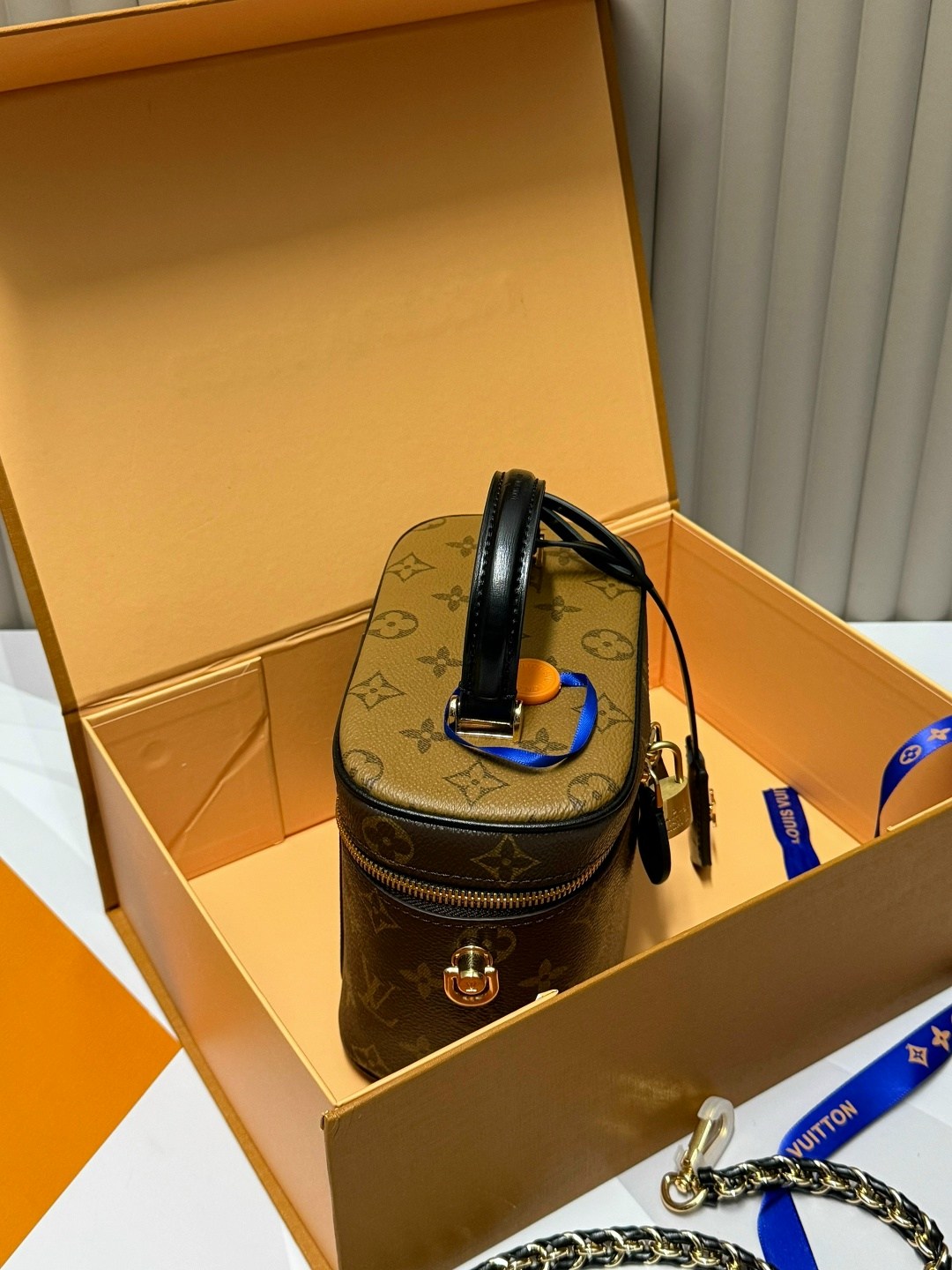 женская сумка louis vuitton,louis vuitton сумка на плечо ведро,сумка луи виттон через плечо,классическая сумка луи виттон,louis vuitton сумка