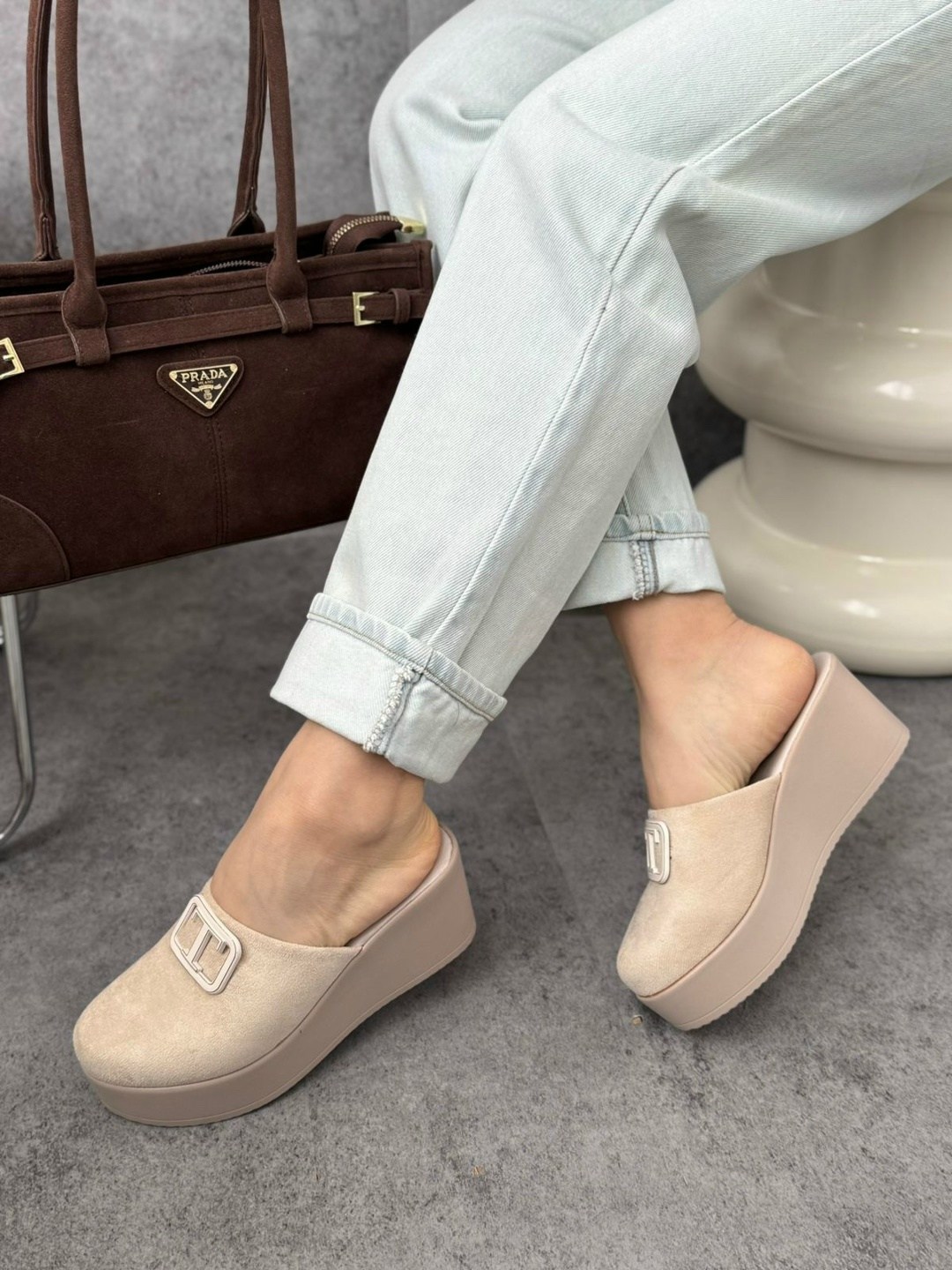 ,женские шлепанцы на платформе,шлепки на платформе,женские шлепанцы,модные тапочки