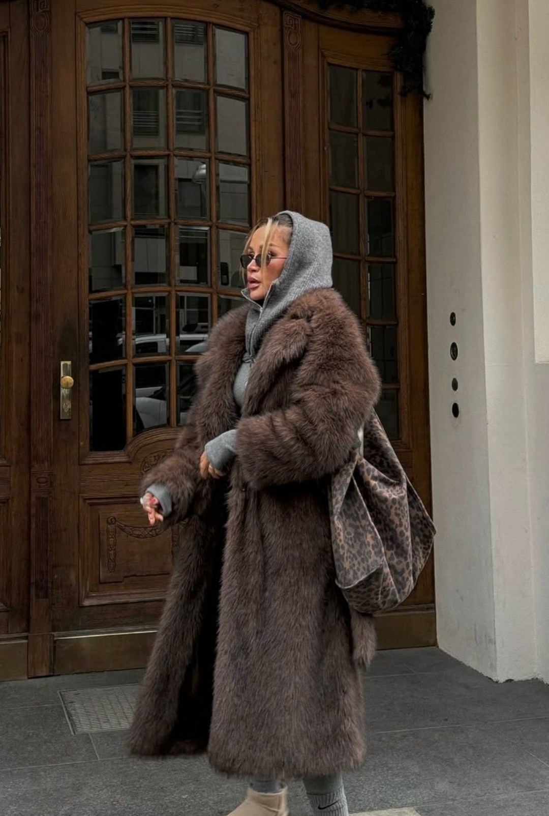 женская шуба,шуба из ламы,шуба искусственная,шубка,меховое пальто