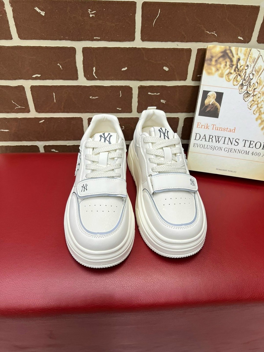 ,кроссовки женскиe,модные кроссовки, женская,кроссовки для женщин