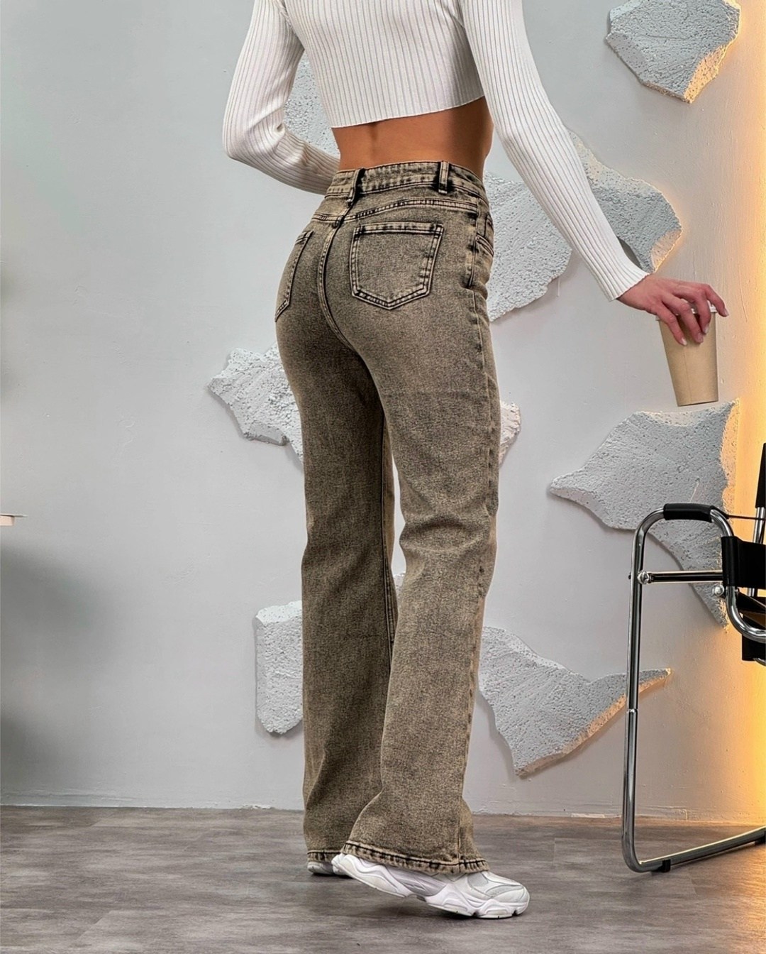 джинсы женские,удлиненные прямые джинсы с потертостями в стиле ретро,джинсы широкие,джинсы прямого кроя с элегантной рванкой,джинсы