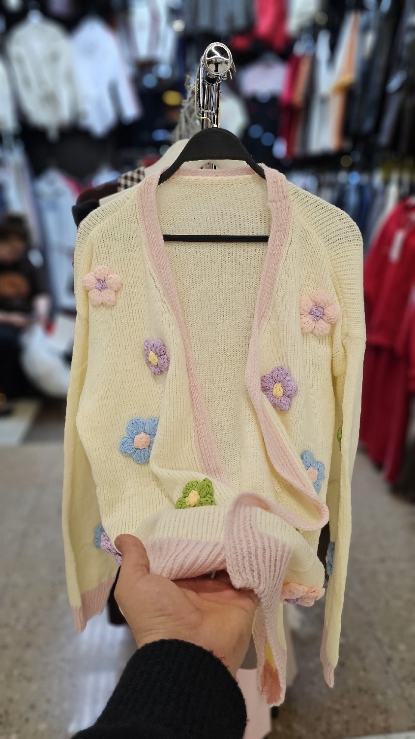 вязаный кардиган,вязаный кардиган с объемными цветами,кардиган вязанный,кофта кардиган,кардиган с цветочками