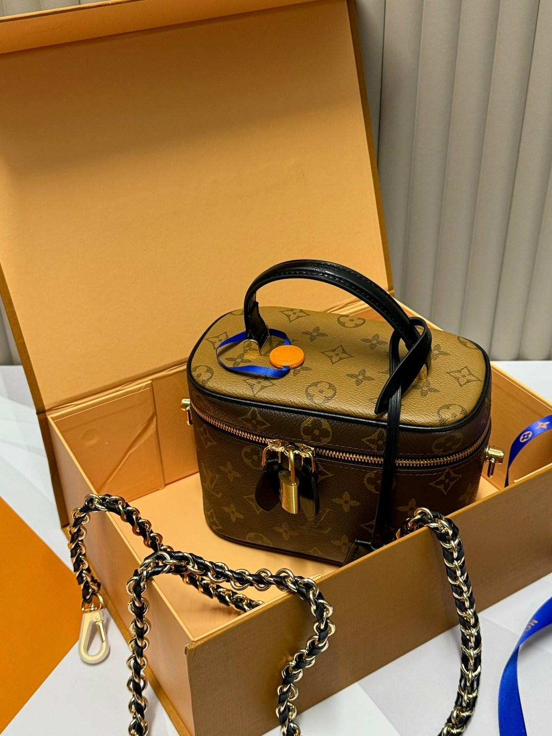 женская сумка louis vuitton,louis vuitton сумка на плечо ведро,сумка луи виттон через плечо,классическая сумка луи виттон,louis vuitton сумка