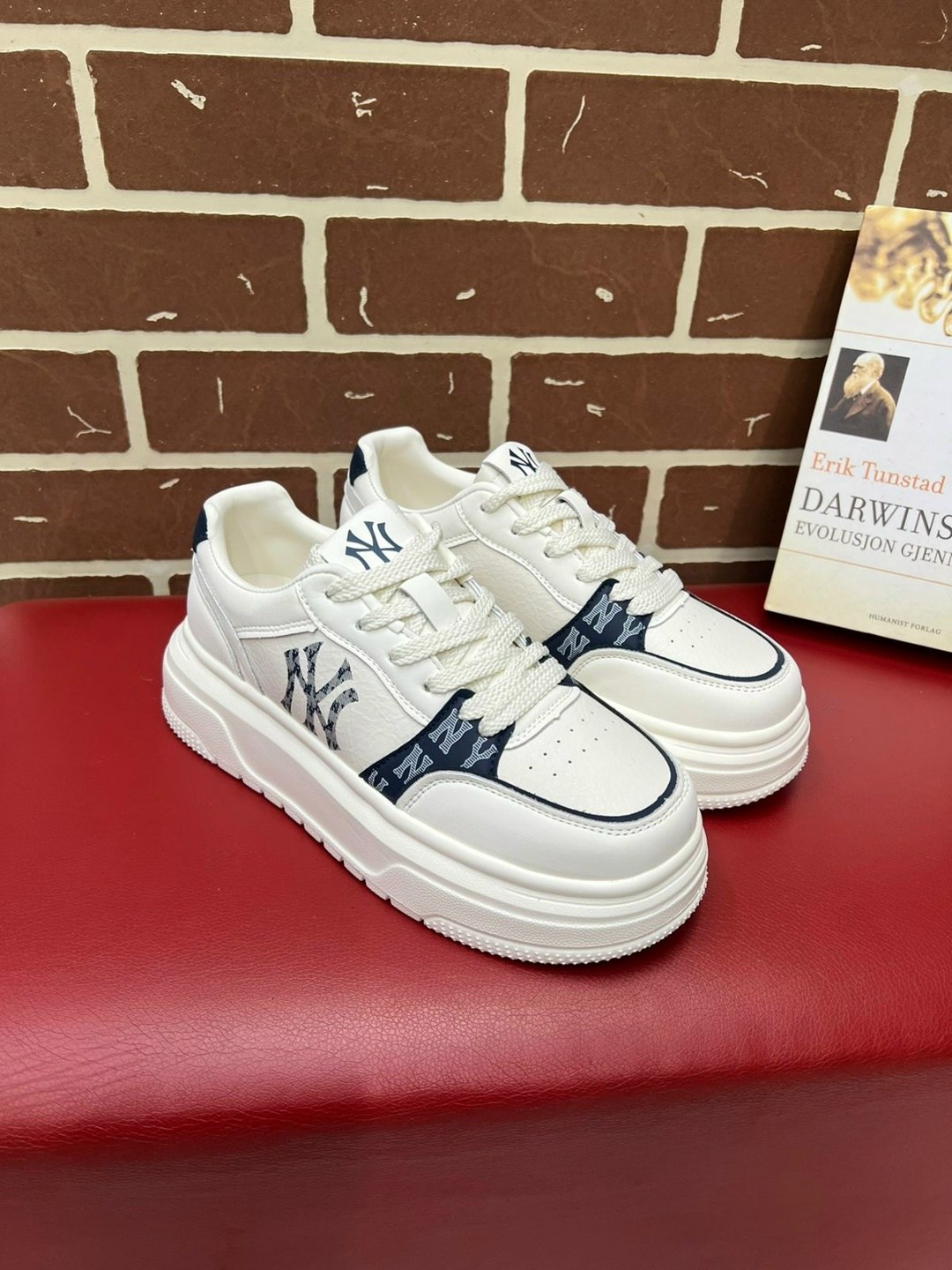 ,кроссовки женскиe,модные кроссовки, женская,кроссовки для женщин