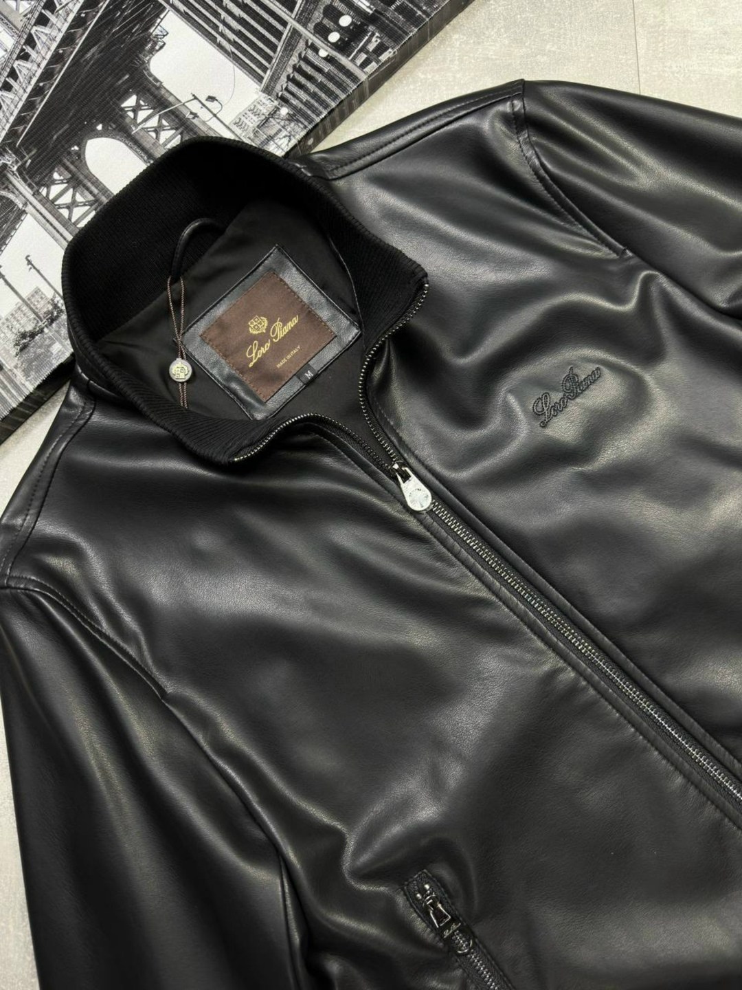 кожаная куртка emporio armani,мужская кожаная куртка,куртка кожаная,мужская кожаная куртка армани,кожаная куртка armani мужская