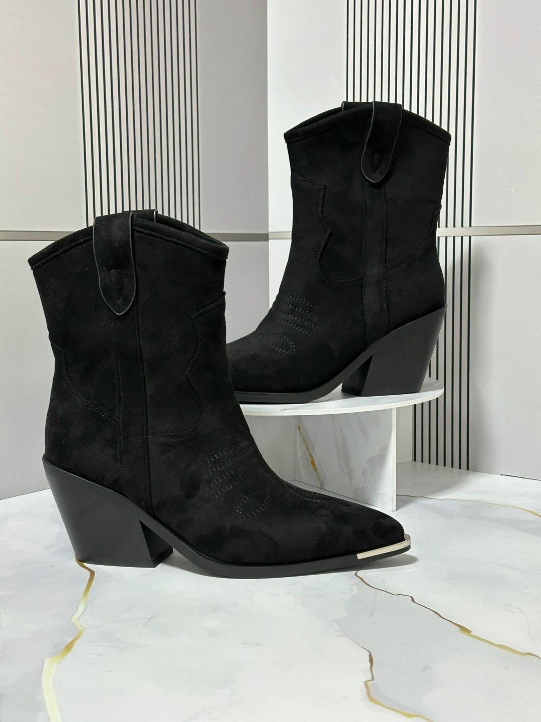 казаки замшевые эконика,ботильоны казаки натуральные,казаки демисезонные ботинки замшевые,,казаки женские натуральная замша