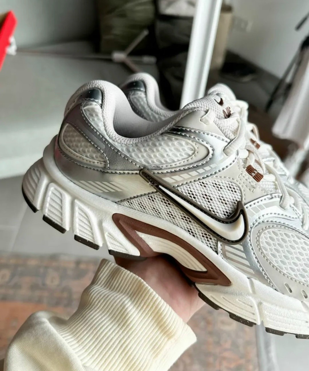 кроссовки nike,кроссовки v5 rnr мужские nike clay/grey,женские повседневные кроссовки nike v5 rnr,кроссовки беговые женские nike hq7901-102,мужские кроссовки nike v5 rnr 'cement grey' hj5228-003