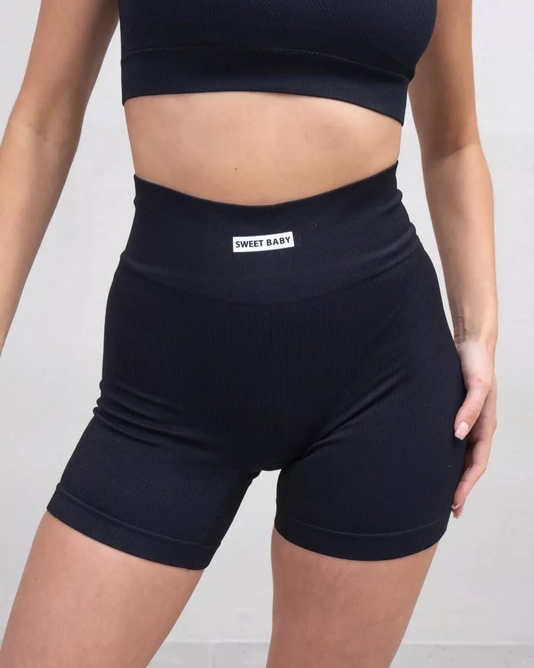 костюм для фитнеса,костюм для фитнеса женский,костюм спортивный комплект топ и шорты,спортивный костюм летний топ и шорты для фитнеса,спортивный женский костюм для фитнеса