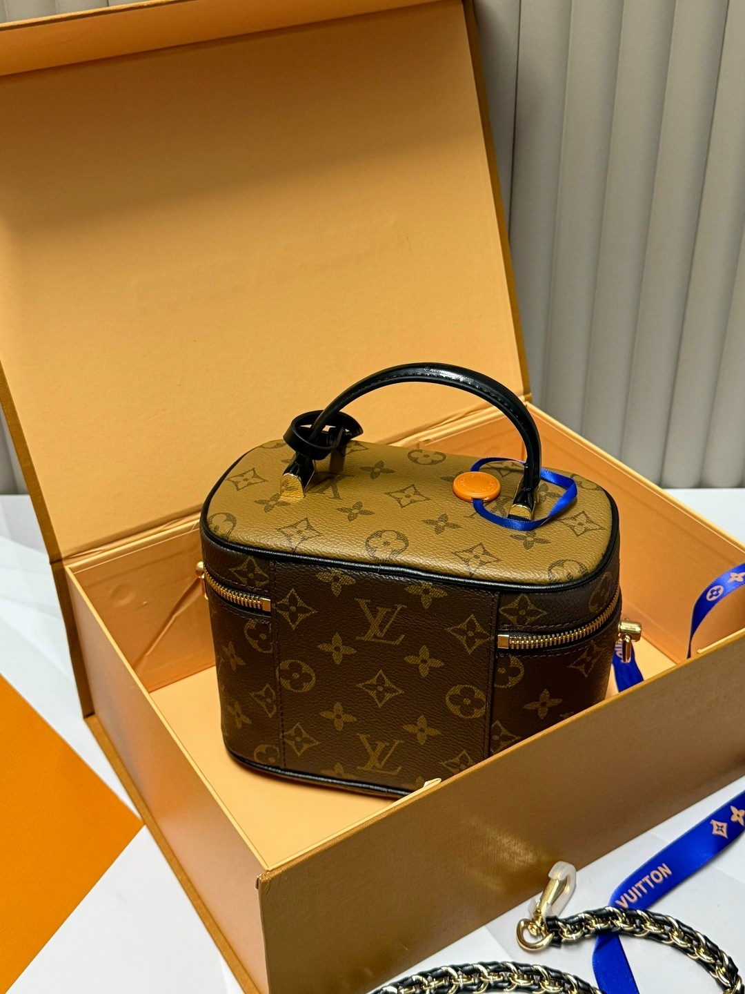 женская сумка louis vuitton,louis vuitton сумка на плечо ведро,сумка луи виттон через плечо,классическая сумка луи виттон,louis vuitton сумка