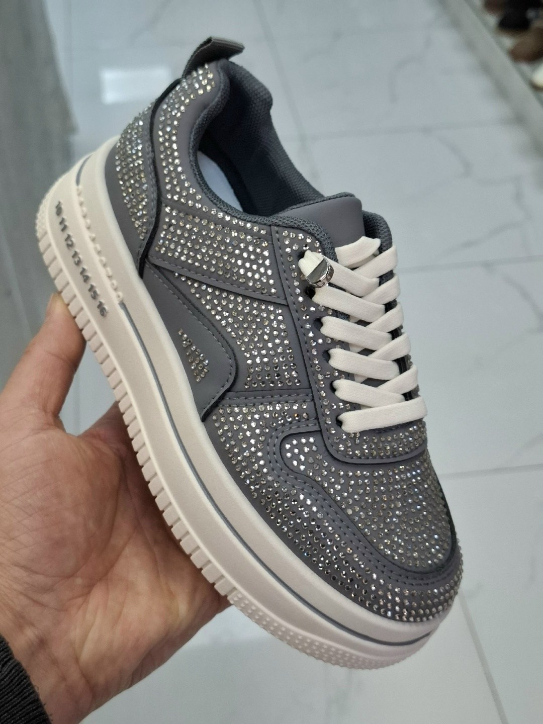 ,кроссовки женскиe,женская ,обуви,женские кроссовки белые