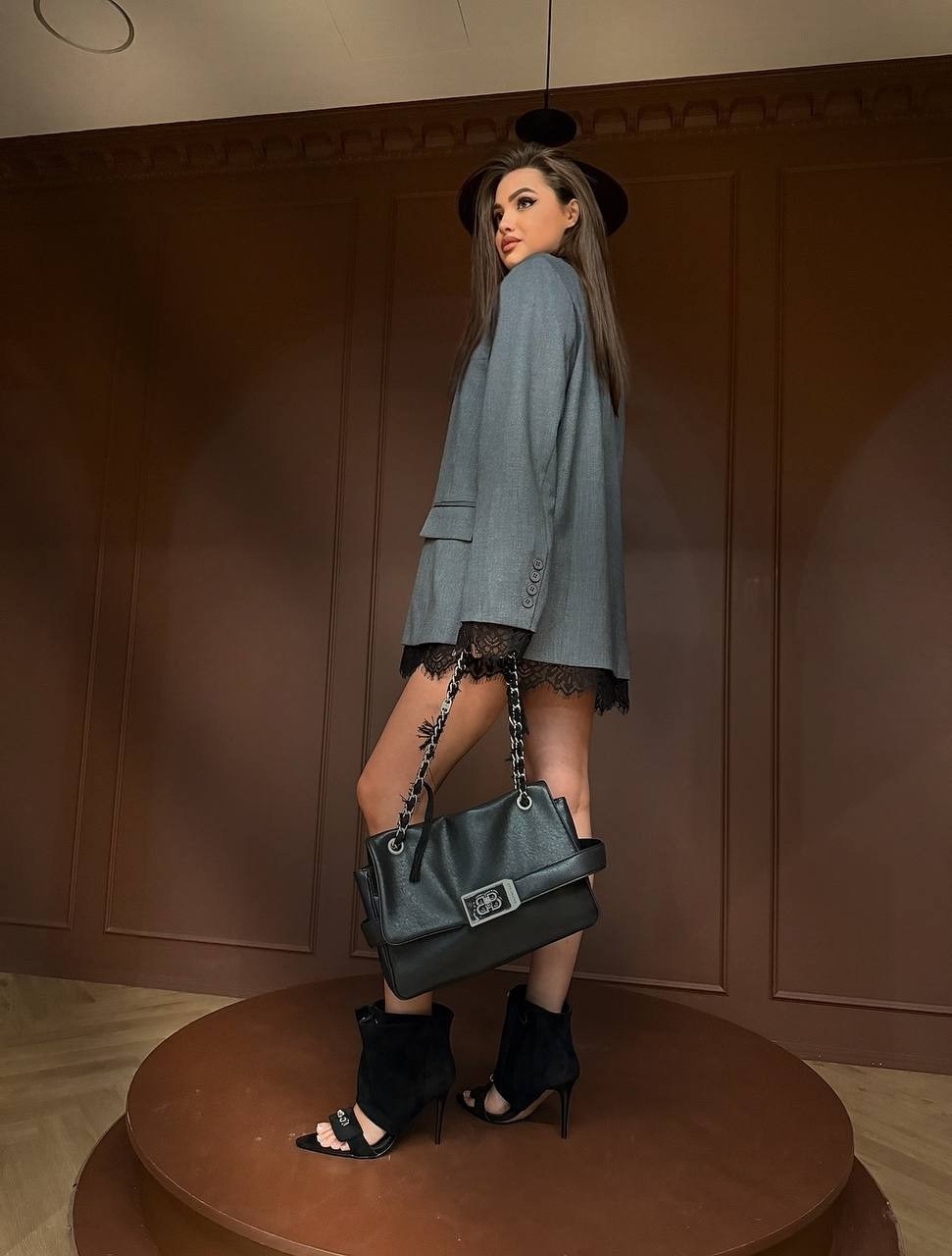 женское стильное платье-пиджак тренд 2026,девушка,стильные наряды,платье пиджак,пиджак женский