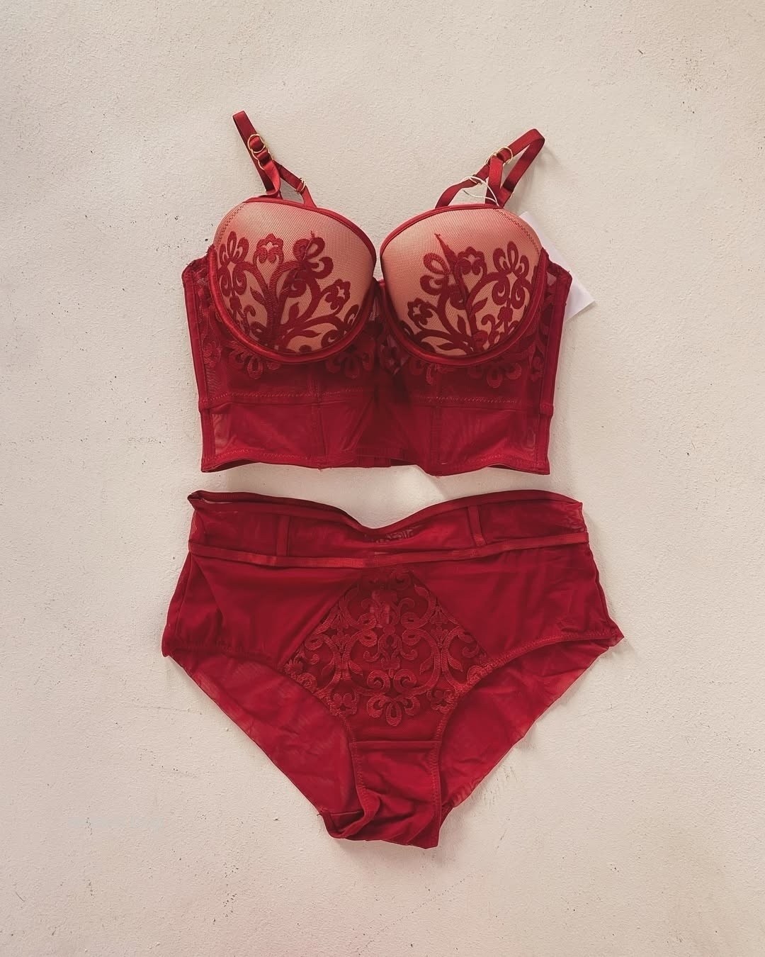 комплект нижнего белья,женский комплект нижнего белье,нижнее белье красное,комплект белья женский,нижне бельё женское