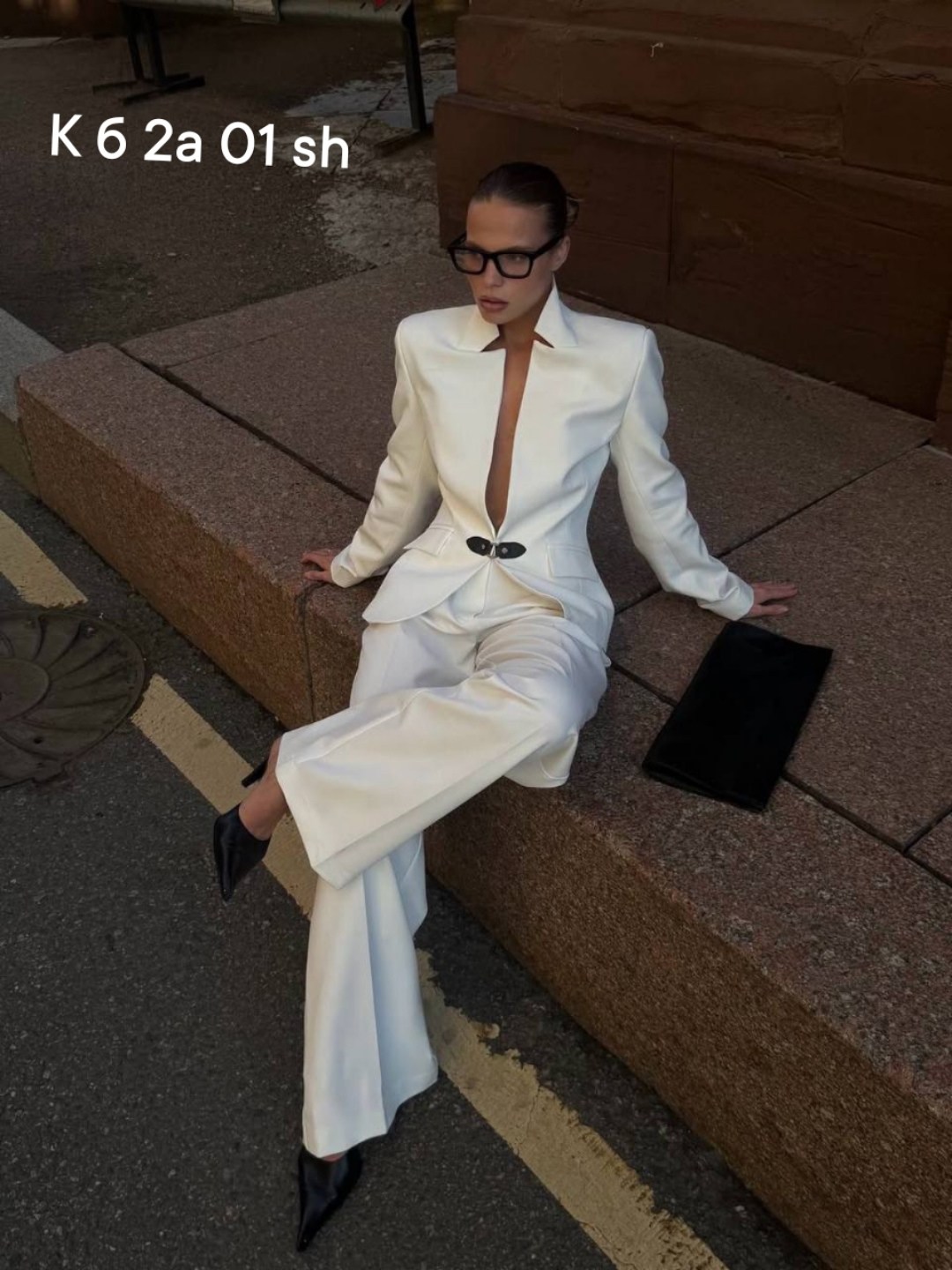женский брючный костюм,белый брючный костюм,брючный костюм,стильный белый костюм,белые женские брючные костюмы