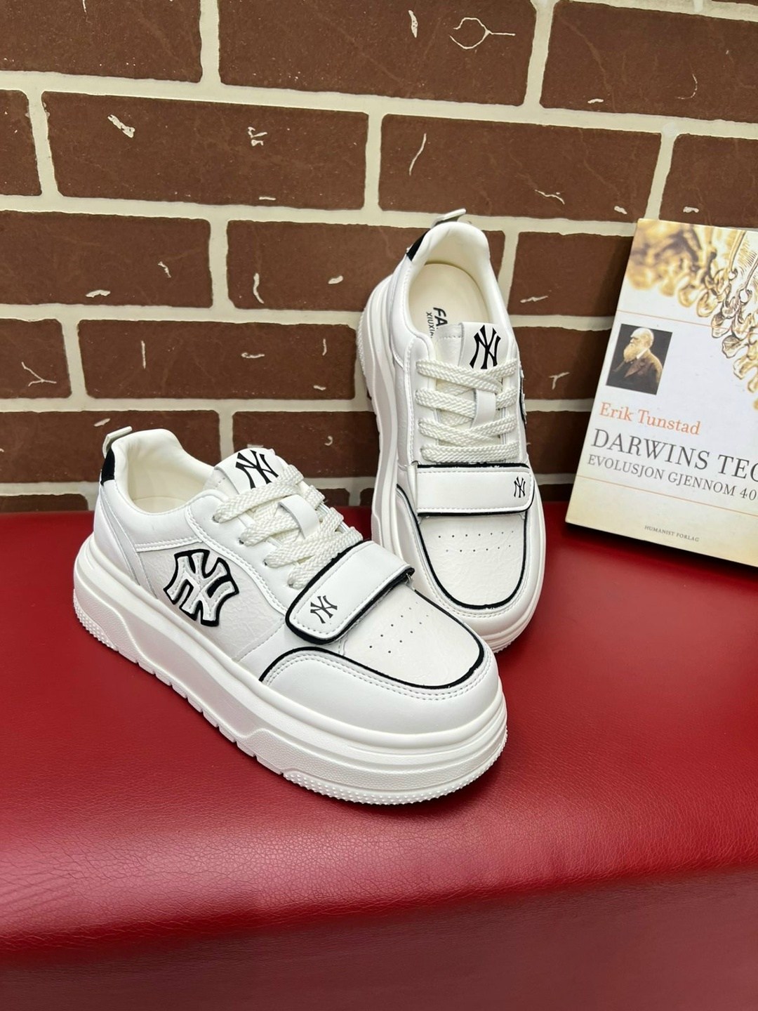 ,кроссовки женскиe,модные кроссовки, женская,кроссовки для женщин