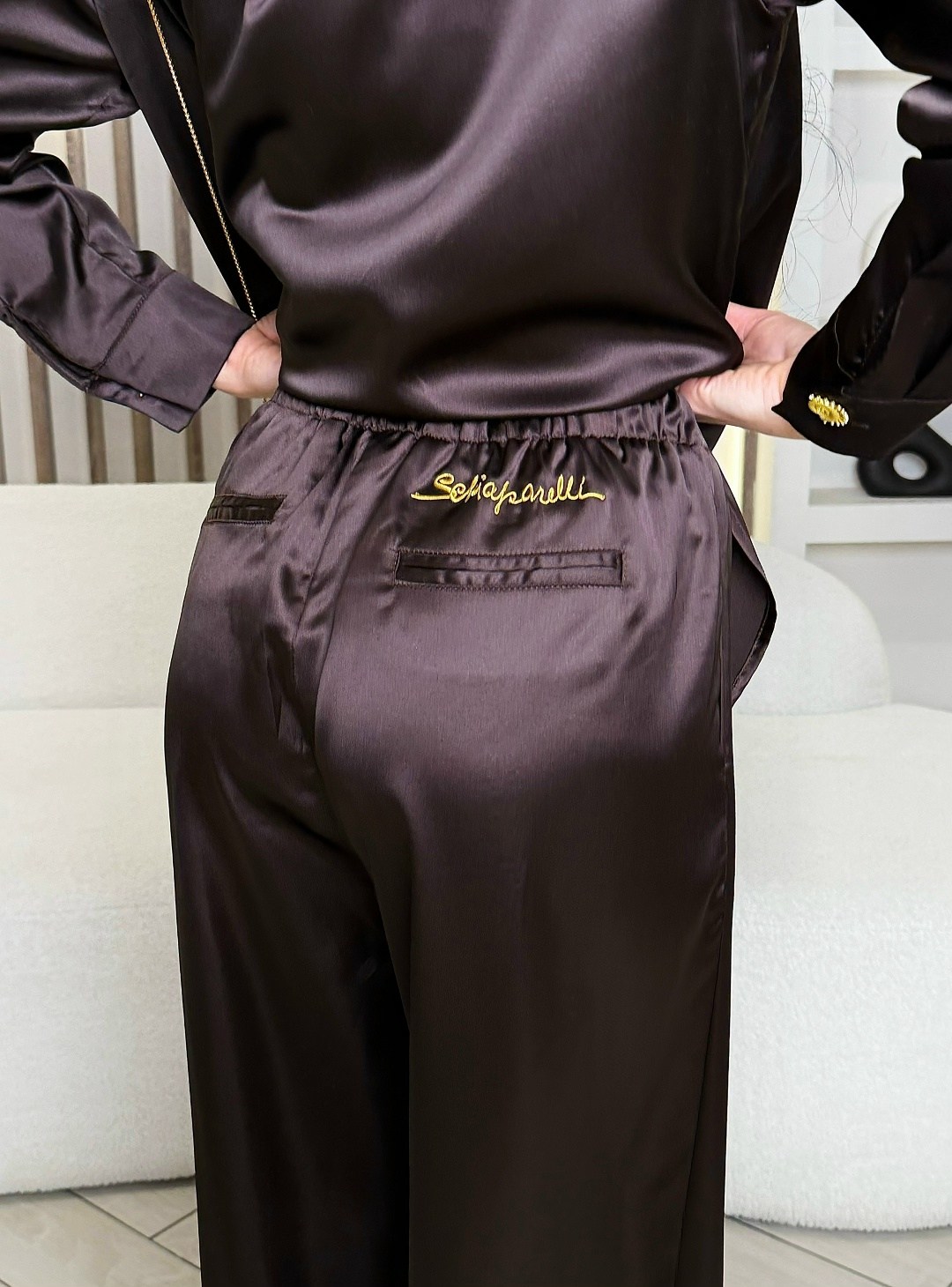 брючный атласный костюм,атласный костюм,атласный костюм вечерний,костюм брючный шёлк "шоколад",черный шелковый костюм в пижамном стиле