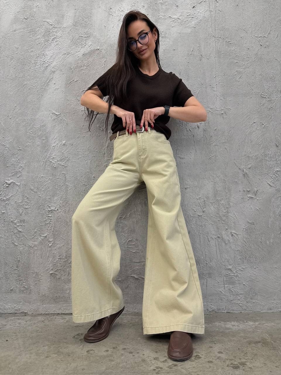 белые джинсы,белые широкие джинсы,белые брюки,брюки джинсы,джинсы модные