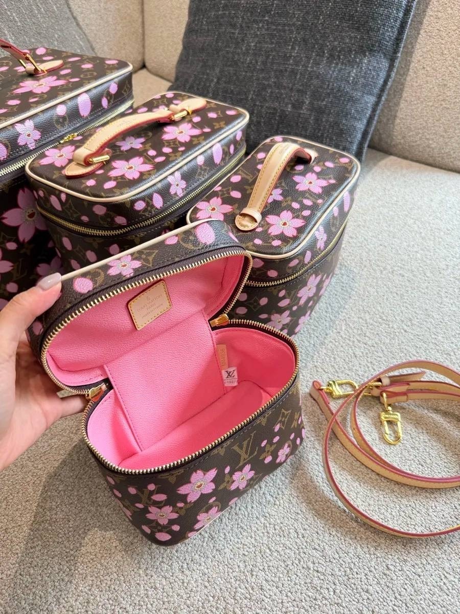 косметичка louis vuitton,луи виттон косметичка,косметичка,косметичка сумочка,женская косметичка