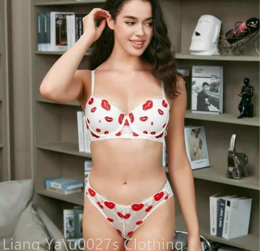 комплект нижнего белья,комплект женского нижнего белья,женское нижнее белье,нижнее белье красное,комплект сексуальный нижнее белье