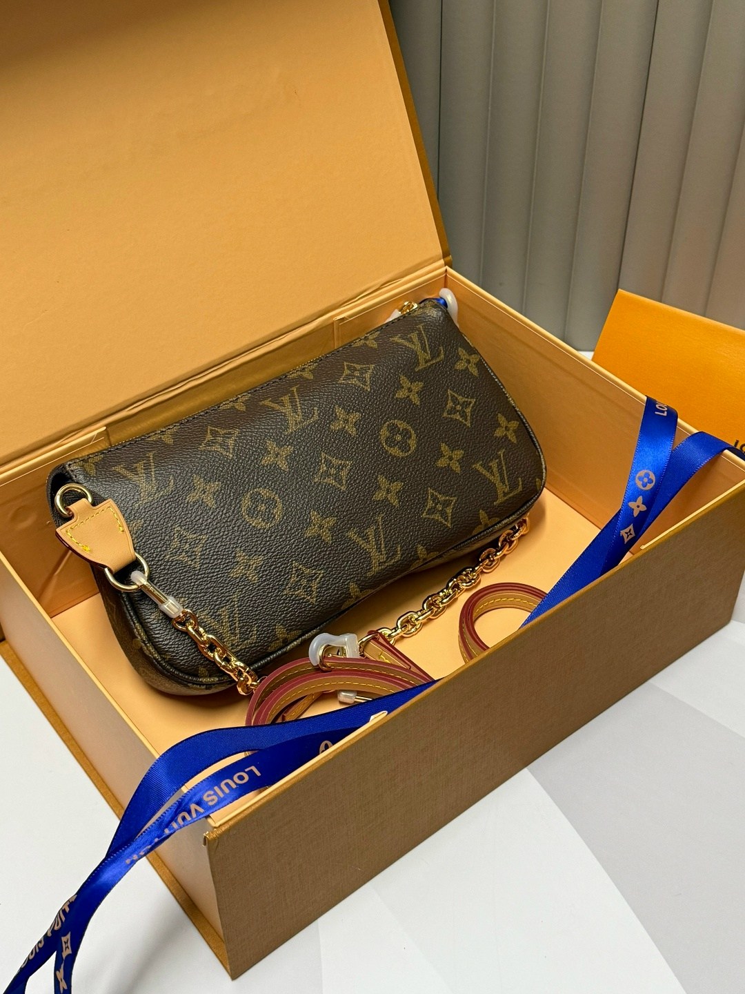 louis vuitton сумка на плечо,сумка женская louis vuitton,сумка louis vuitton,louis vuitton сумка на плечо слинг,сумка клатч женская