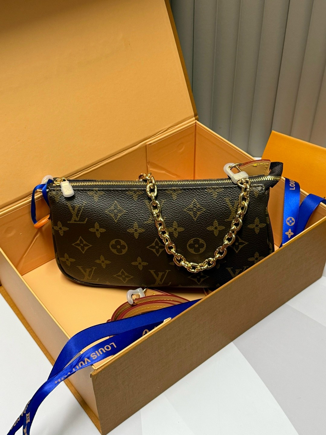 louis vuitton сумка на плечо,сумка женская louis vuitton,сумка louis vuitton,louis vuitton сумка на плечо слинг,сумка клатч женская