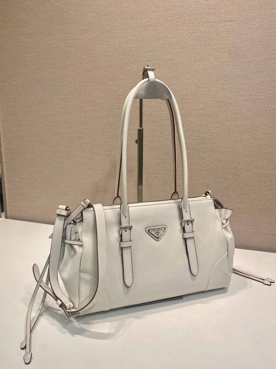 женская сумка prada,сумка прада,прада сумка женская,белая сумка прада,сумка prada