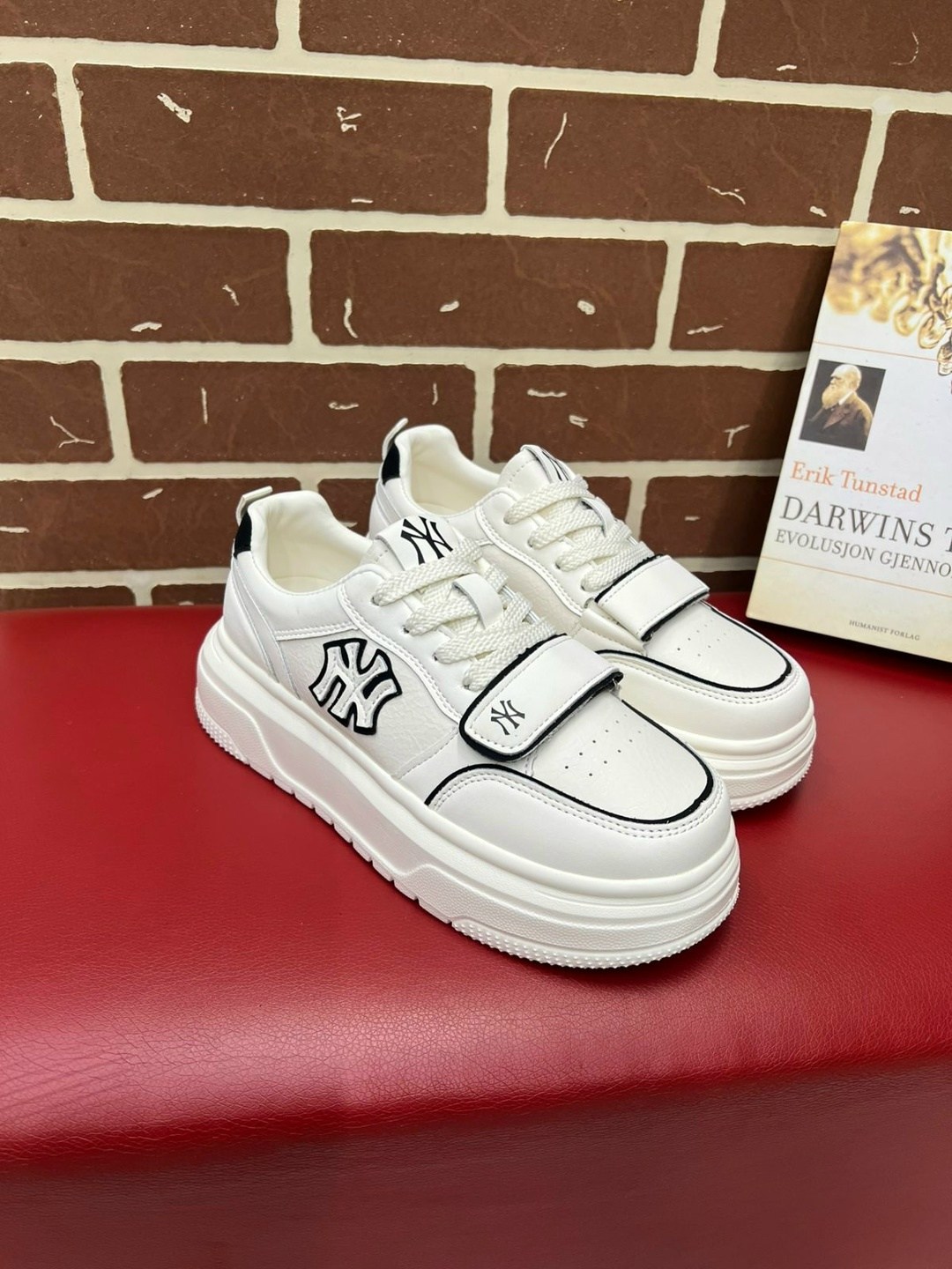 ,кроссовки женскиe,модные кроссовки, женская,кроссовки для женщин