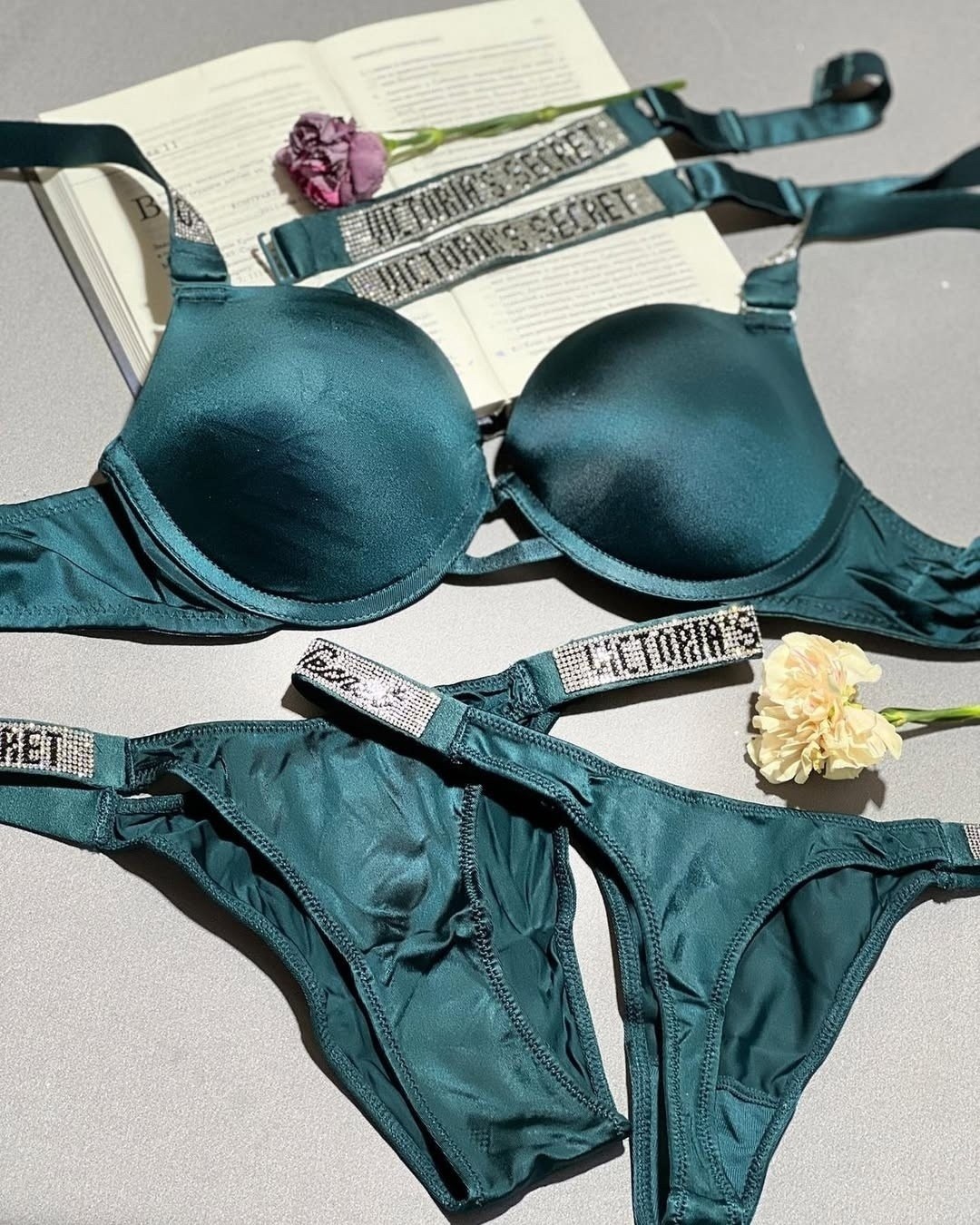 комплект нижнего белья victoria secret,нижнее белье виктория сикрет,комплект нижнего белья,нижнее белье комплект женское,комплект виктория сикрет со стразами красный