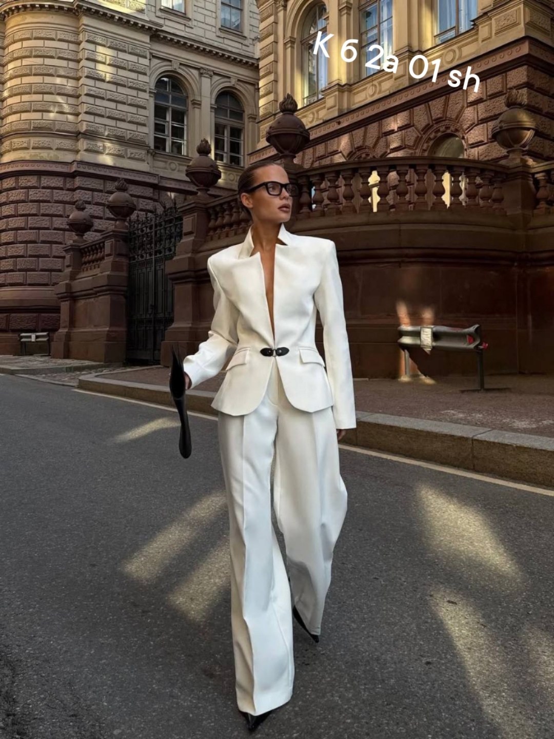 женский брючный костюм,белый брючный костюм,брючный костюм,стильный белый костюм,белые женские брючные костюмы