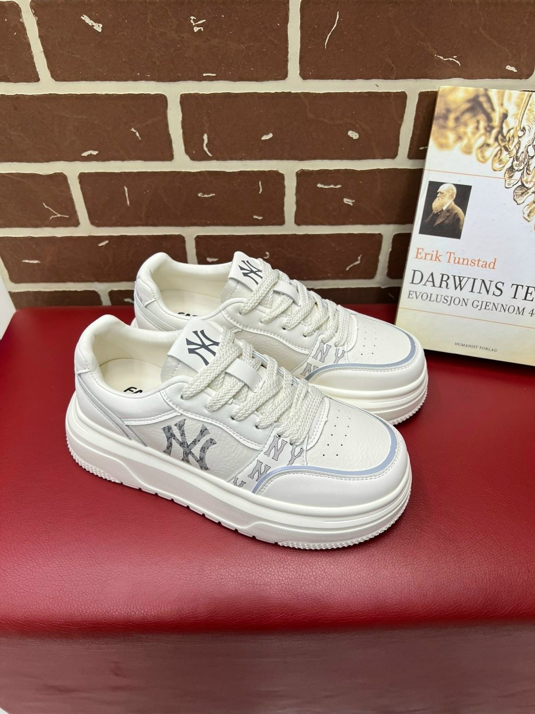 ,кроссовки женскиe,модные кроссовки, женская,кроссовки для женщин