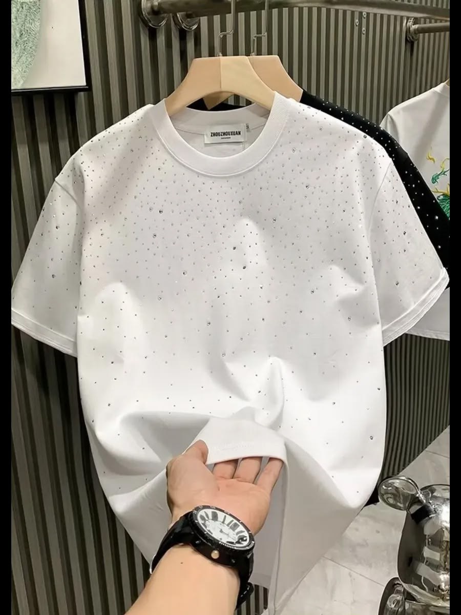 мужская футболка со стразами и заклепками,мужские футболки с заклепками,футболка со стразами,черная футболка со стразами,модные мужские футболки