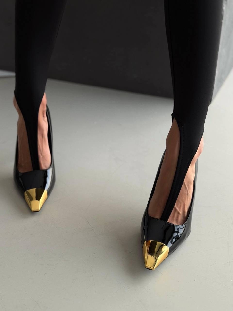 туфли saint laurent ysl арт лх63,туфли лодочки на шпильке цвет черный,,лосины со штрипками,легинсы со штрипками