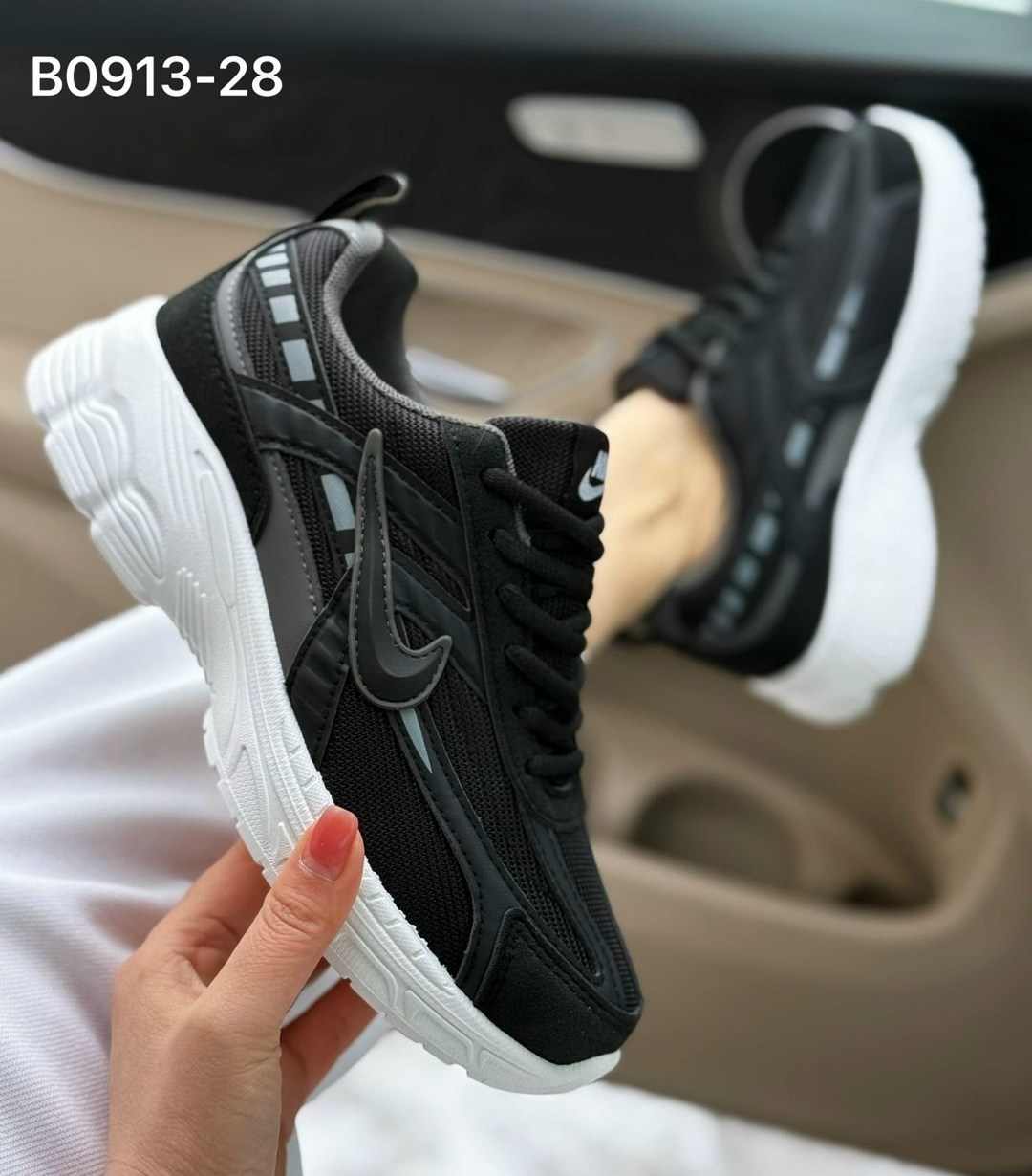 кроссовки женскиe,кроссовки,кроссовки за 20к женские,кроссовки найк женские черные на белой подошве,