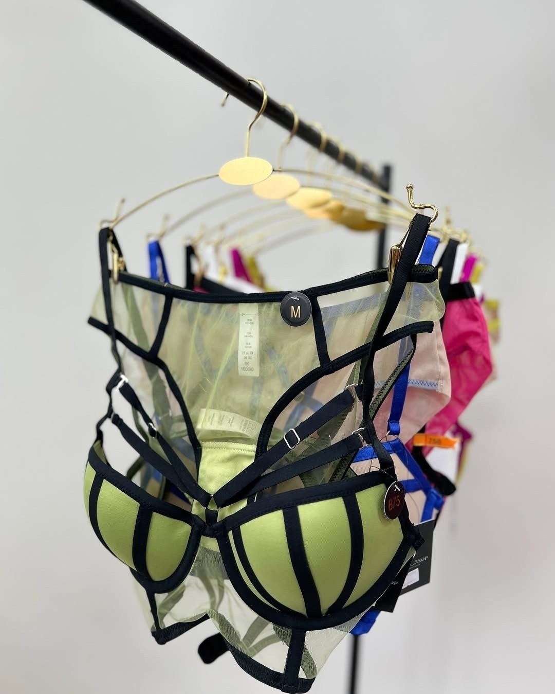 комплект нижнего белья,нижнее белье женский комплект,женское нижнее белье,комплект с бюстгальтером,женские бюстгальтеры