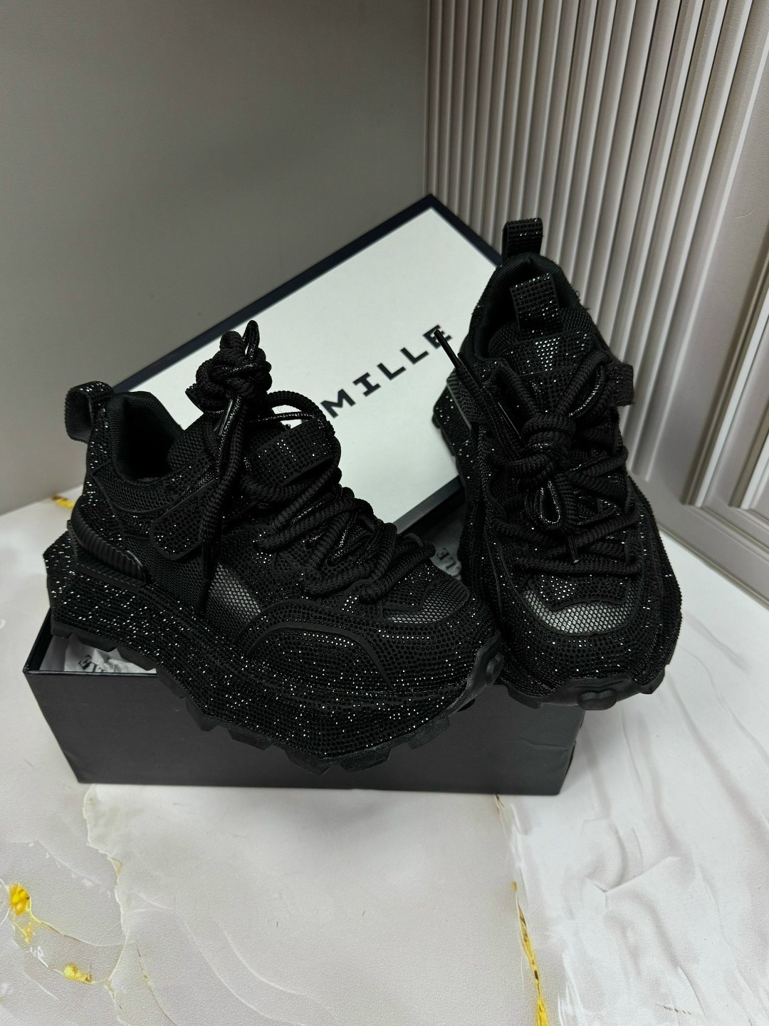 кроссовки женские,,кроссовки черные,кроссовки модные,массивные кроссовки