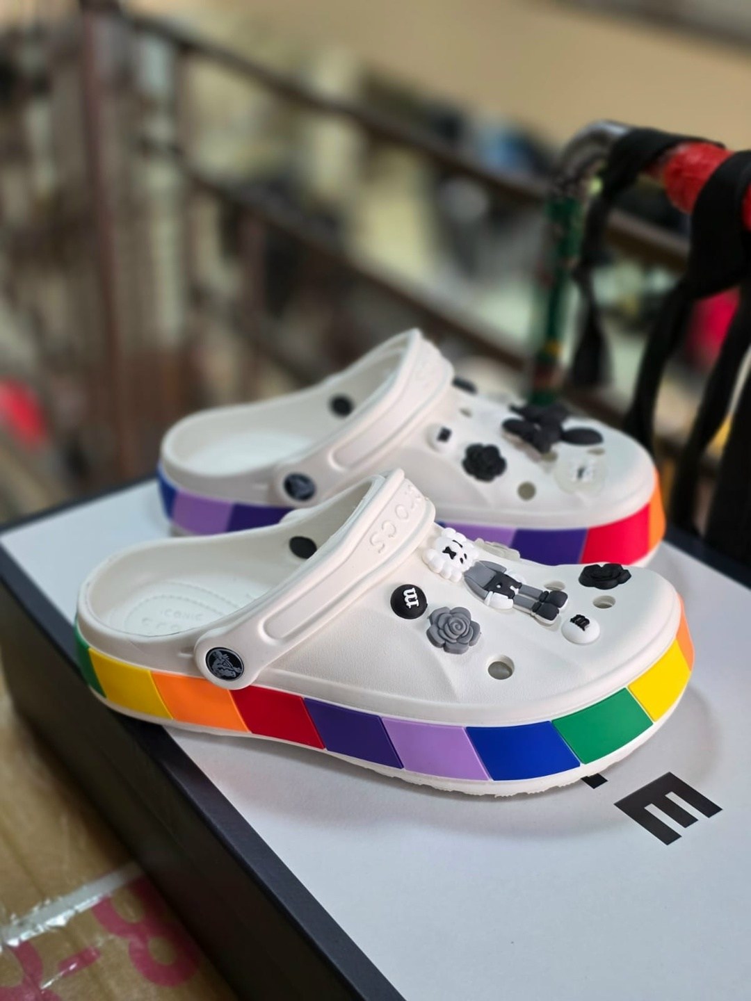 кроксы женские,кроксы,кроксы шлепки с джибитсами,женские сабо crocs,crocs сабо