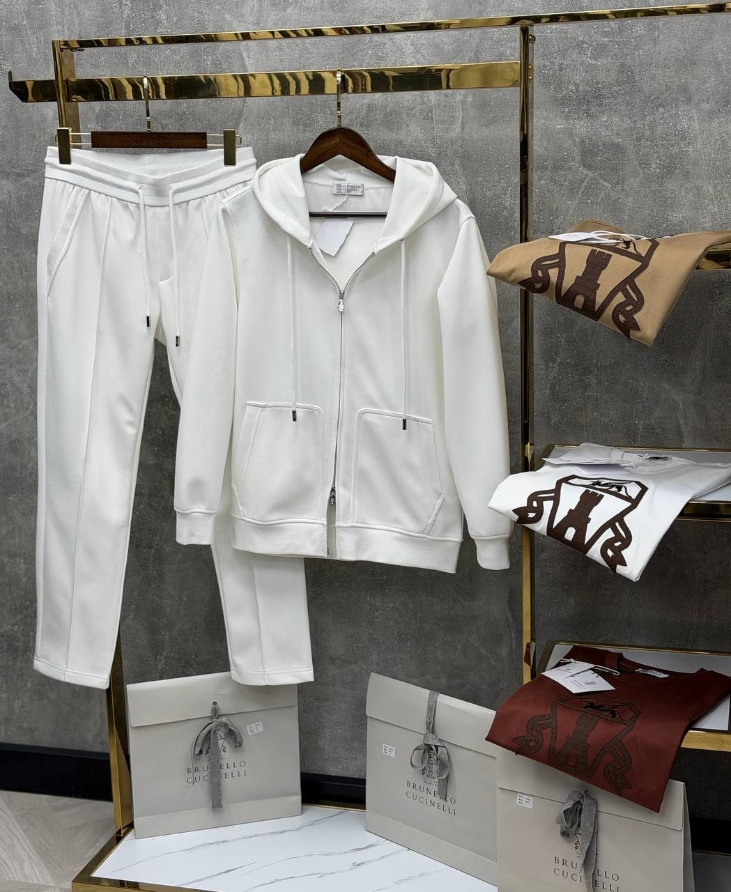 спортивный костюм brunello cucinelli,мужские спортивные костюмы brunello cucinelli,прогулочный костюм brunello cucinelli 33621,кашемировый костюм loro piana,костюм brunello cucinelli в сером цвете