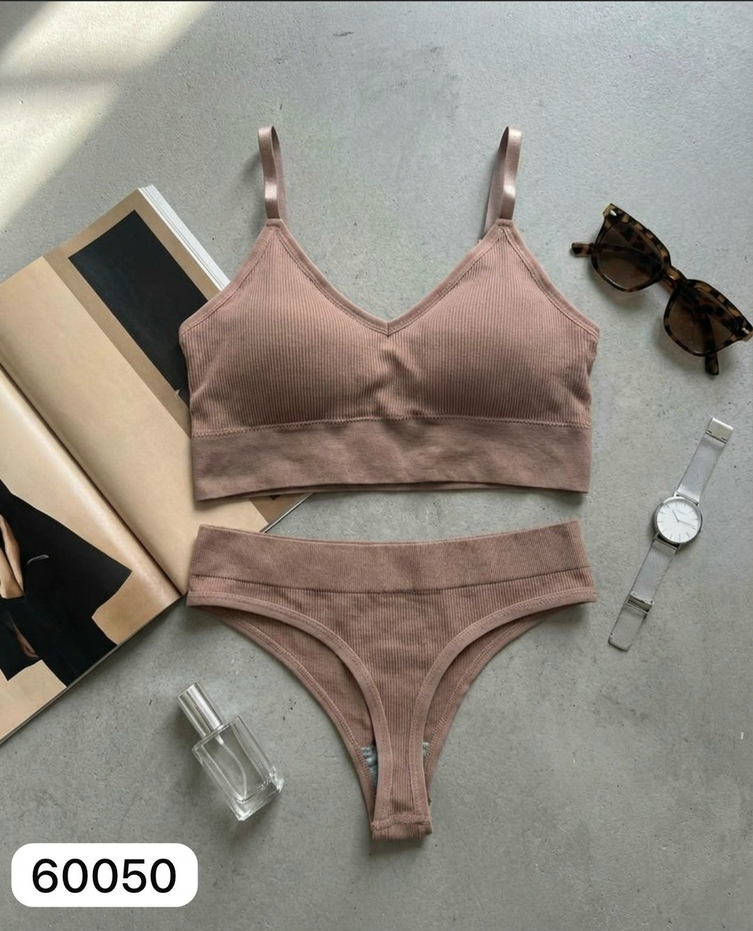 комплект женского нижнего белья,комплект женского белья топ и трусы,комплект нижнего белья,комплект нижнего белья черного,комплект нижнего белья женский топ