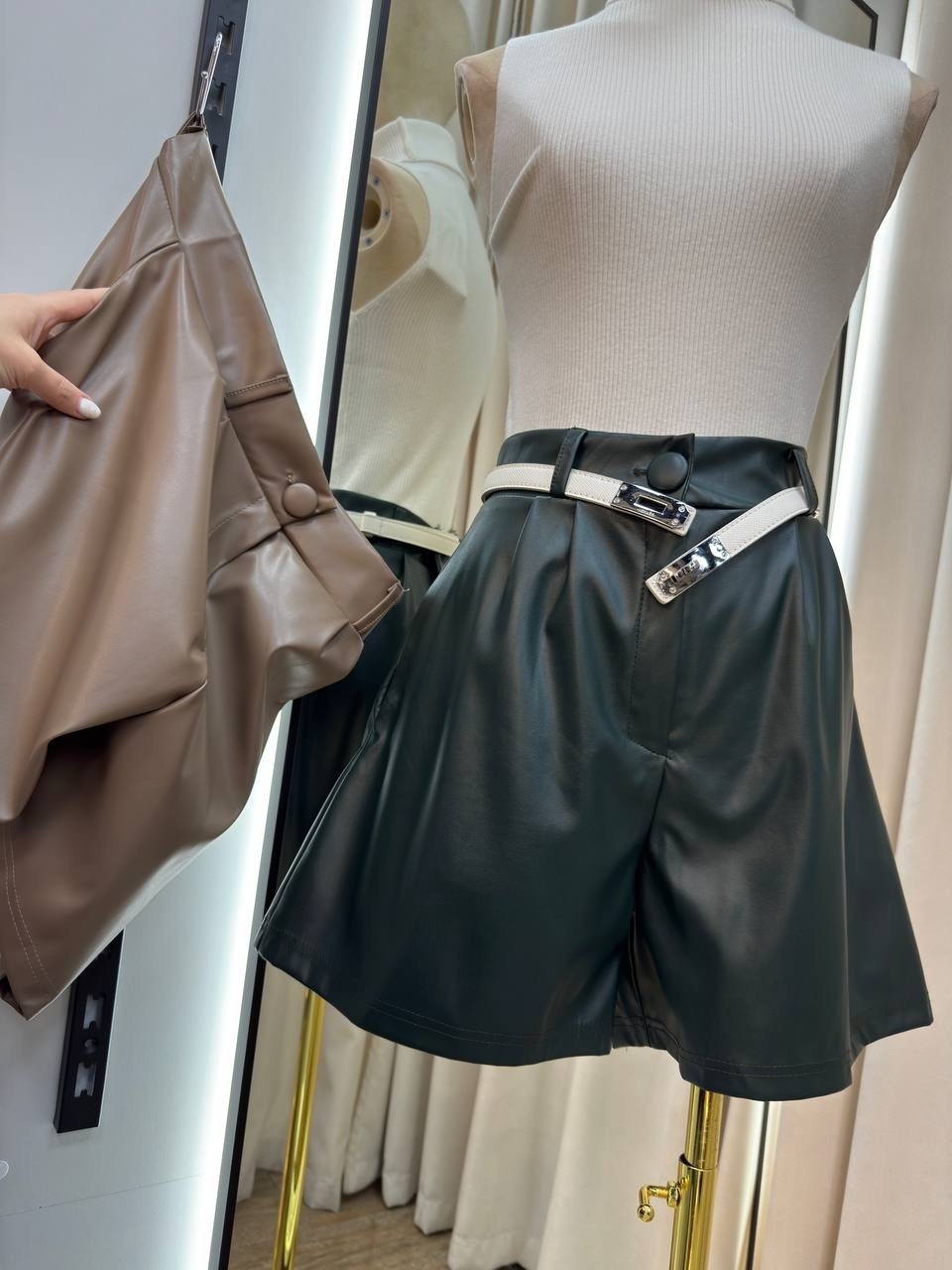 модный джемпер,кожаные шорты,шорты женские,шорты кожаные женские,свитера женские