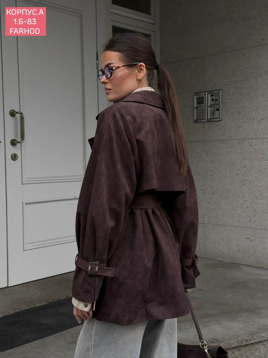 замшевый плащ,замшевая куртка,классическая коричневая замшевая женская куртка с поясом,тренч пальто,куртка замшевая женская