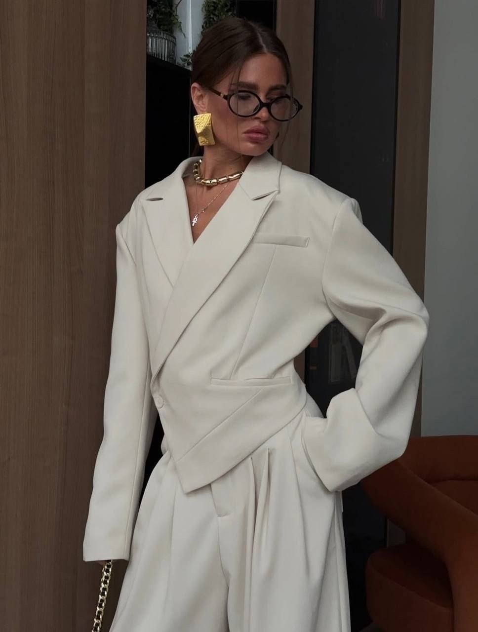 брючный костюм,брючный костюм женский,женский костюм,белые костюмы