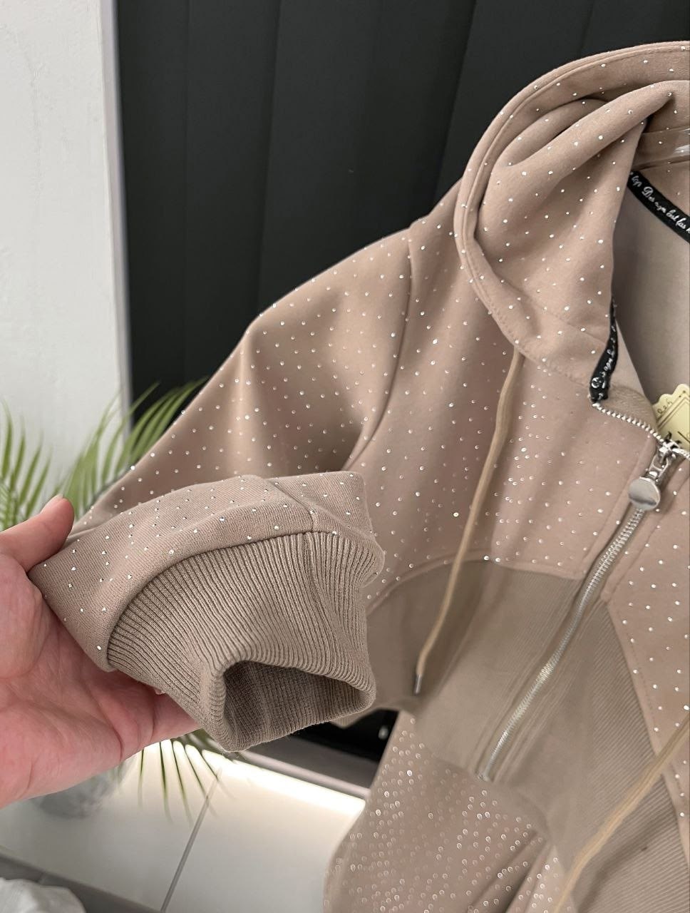 повседневный костюм,женский костюм,костюм женский со стразами,костюм со стразами,спортивные женские костюмы