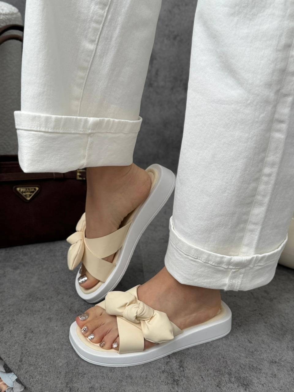 шлепанцы с бантами,женские шлепанцы,,стильные шлепанцы женские,модные шлепанцы