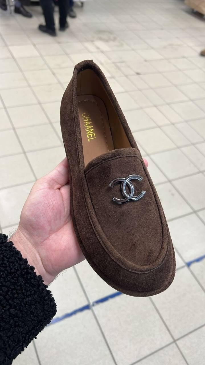 женские лоферы chanel на меху,,лоферы chanel,женские замшевые лоферы chanel коричневые с мехом,женские замшевые лоферы chanel с мехом