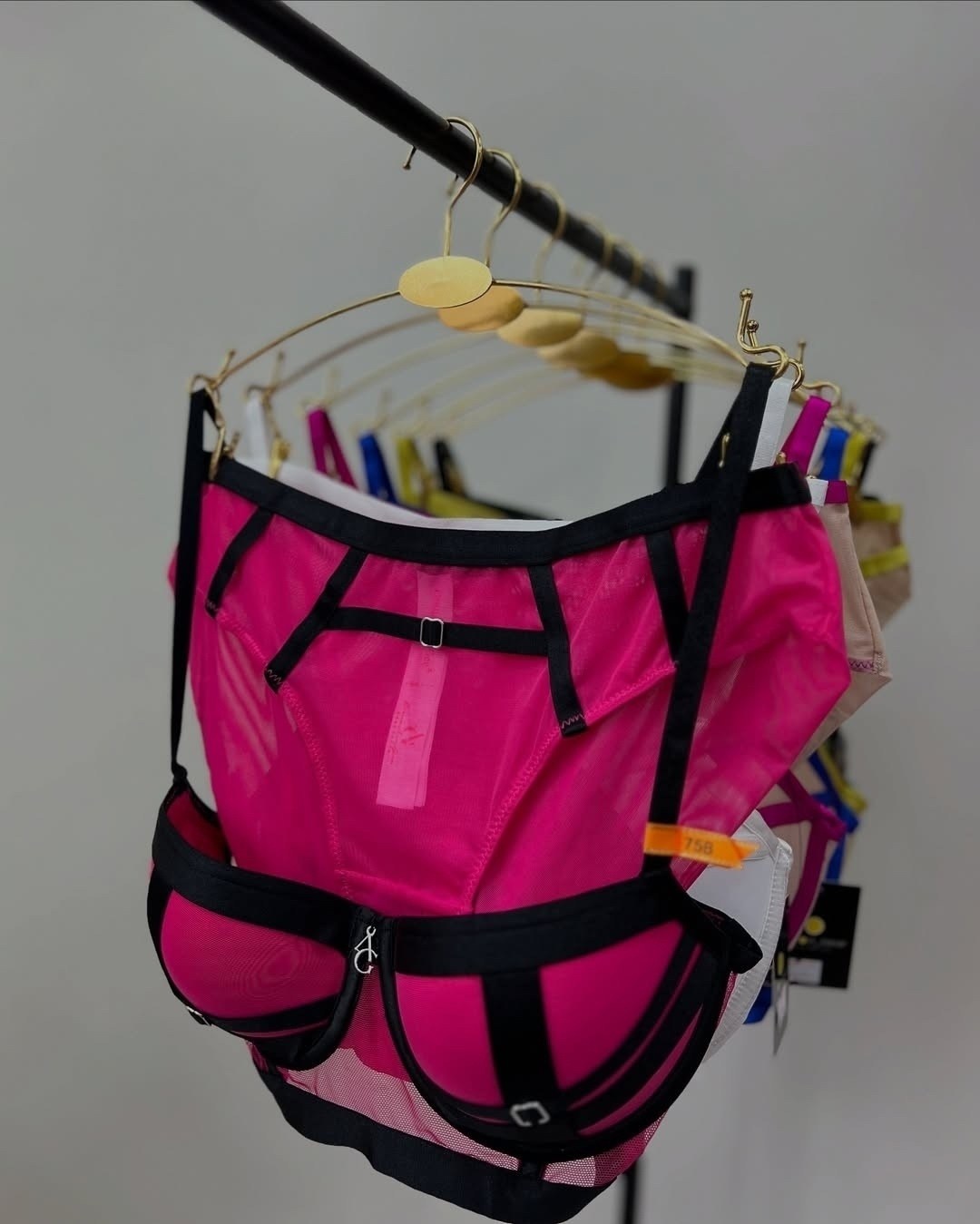 комплект нижнего белья,нижнее белье женский комплект,женское нижнее белье,комплект с бюстгальтером,женские бюстгальтеры