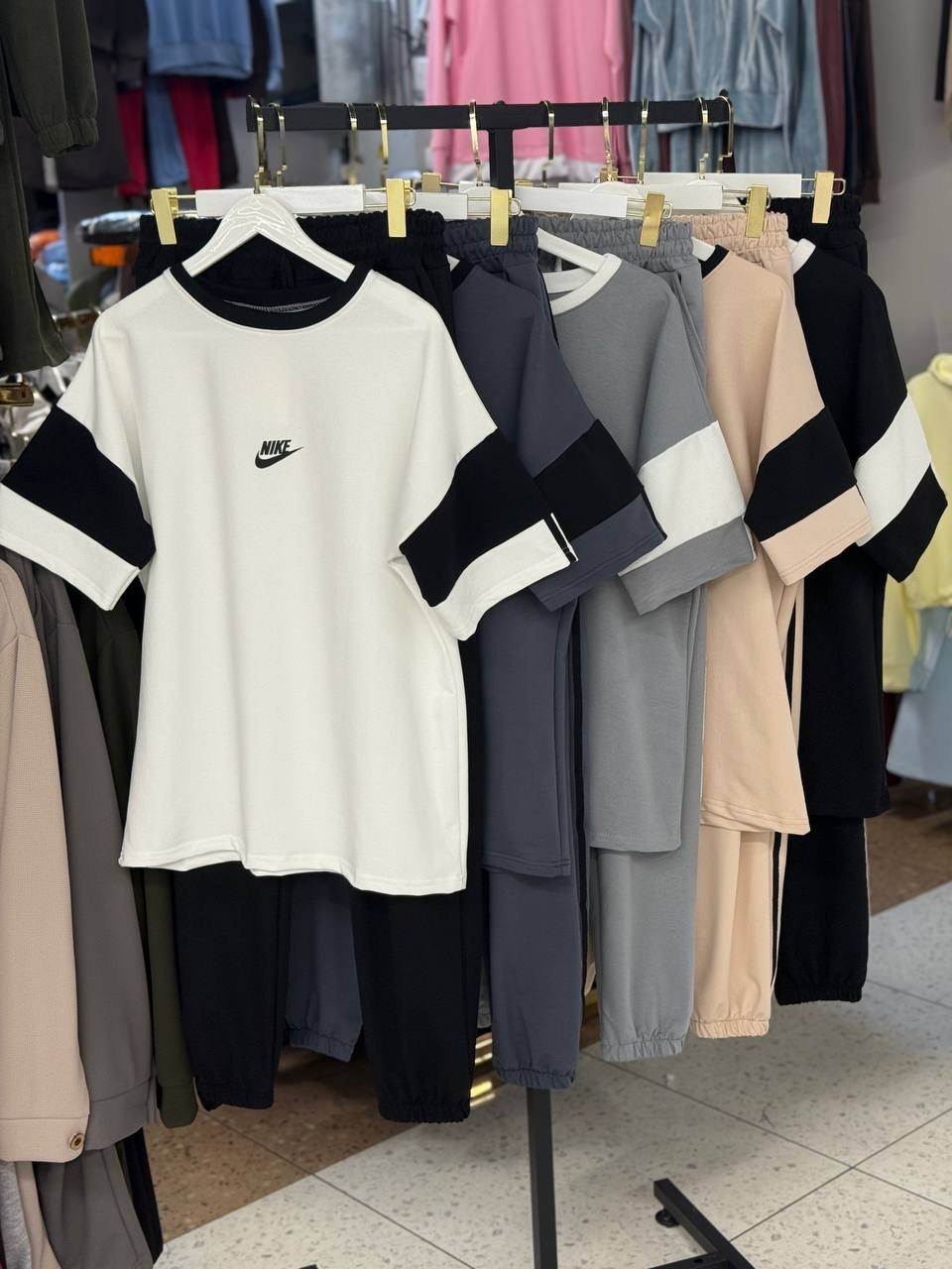 костюм спортивный мужской,костюм спортивный мужской nike,спортивные костюмы nike,мужская спортивная одежда,костюм мужской