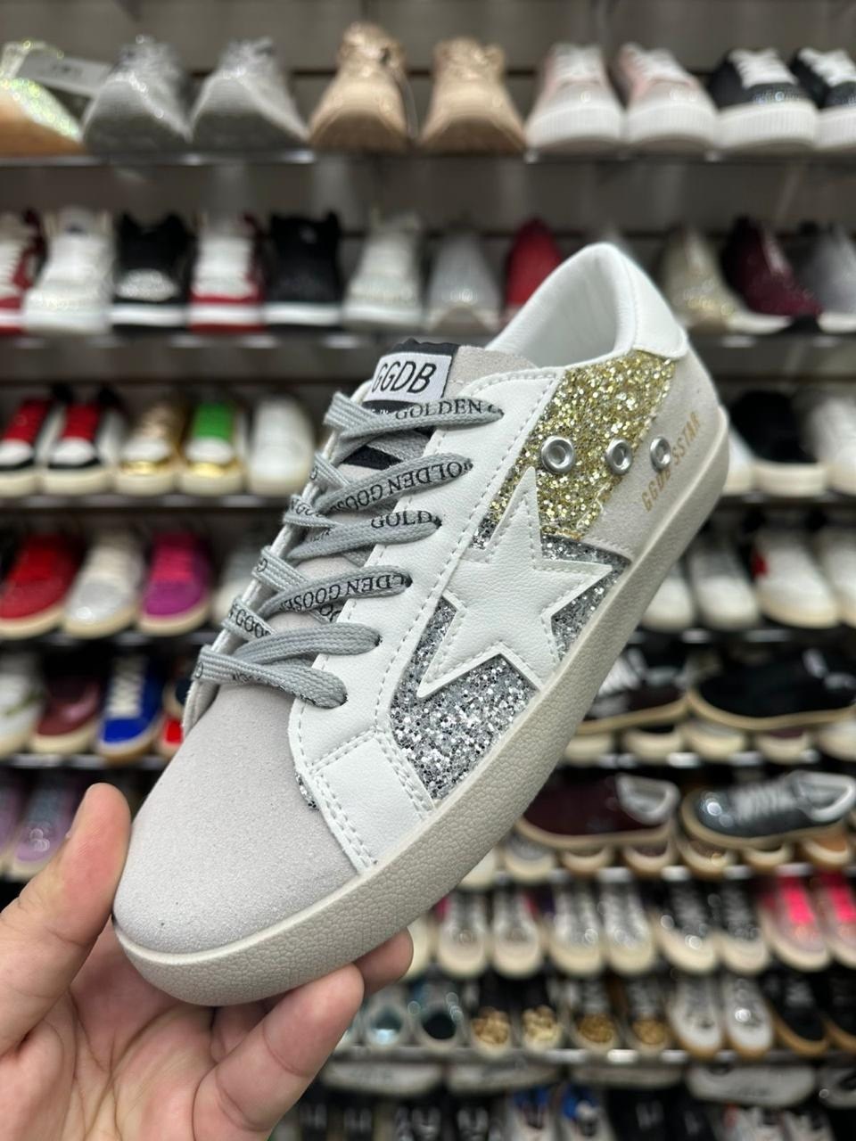 golden goose кеды super-star с блестками серебристый,кеды женские golden goose,кеды женские golden goose модель 614403,кожаные кеды golden goose superstar premium,